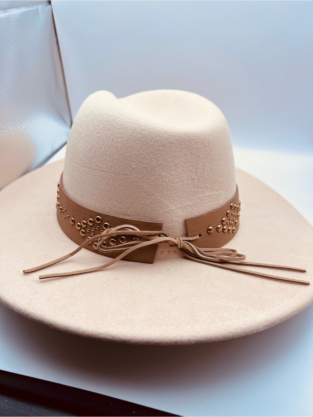 Cream Wide-Brim Felt Hat with Studded Tan Band